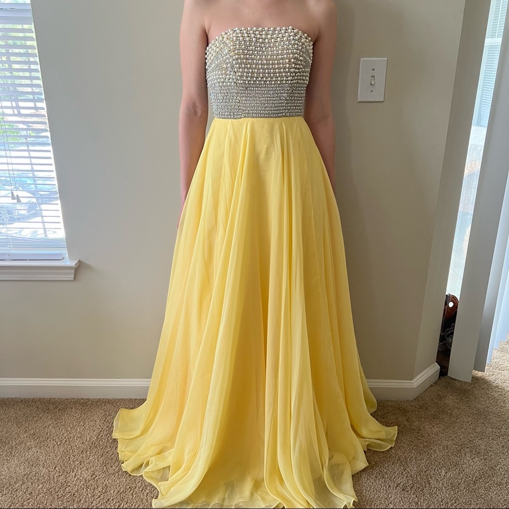 Sherri Hill Light Yellow Prom Dress size 00 (fits like XS)